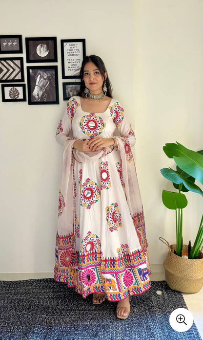 Traditional White Embroidered Anarkali Set – Festive & Wedding Wear